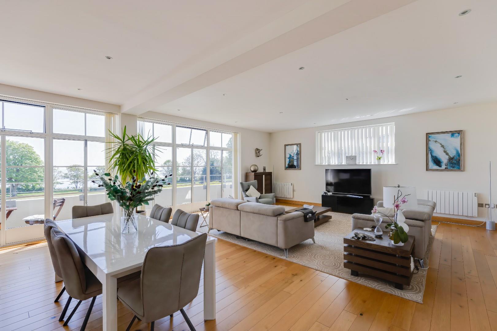 115 Headlands, Hayes Point, Sully, CF64 5QH